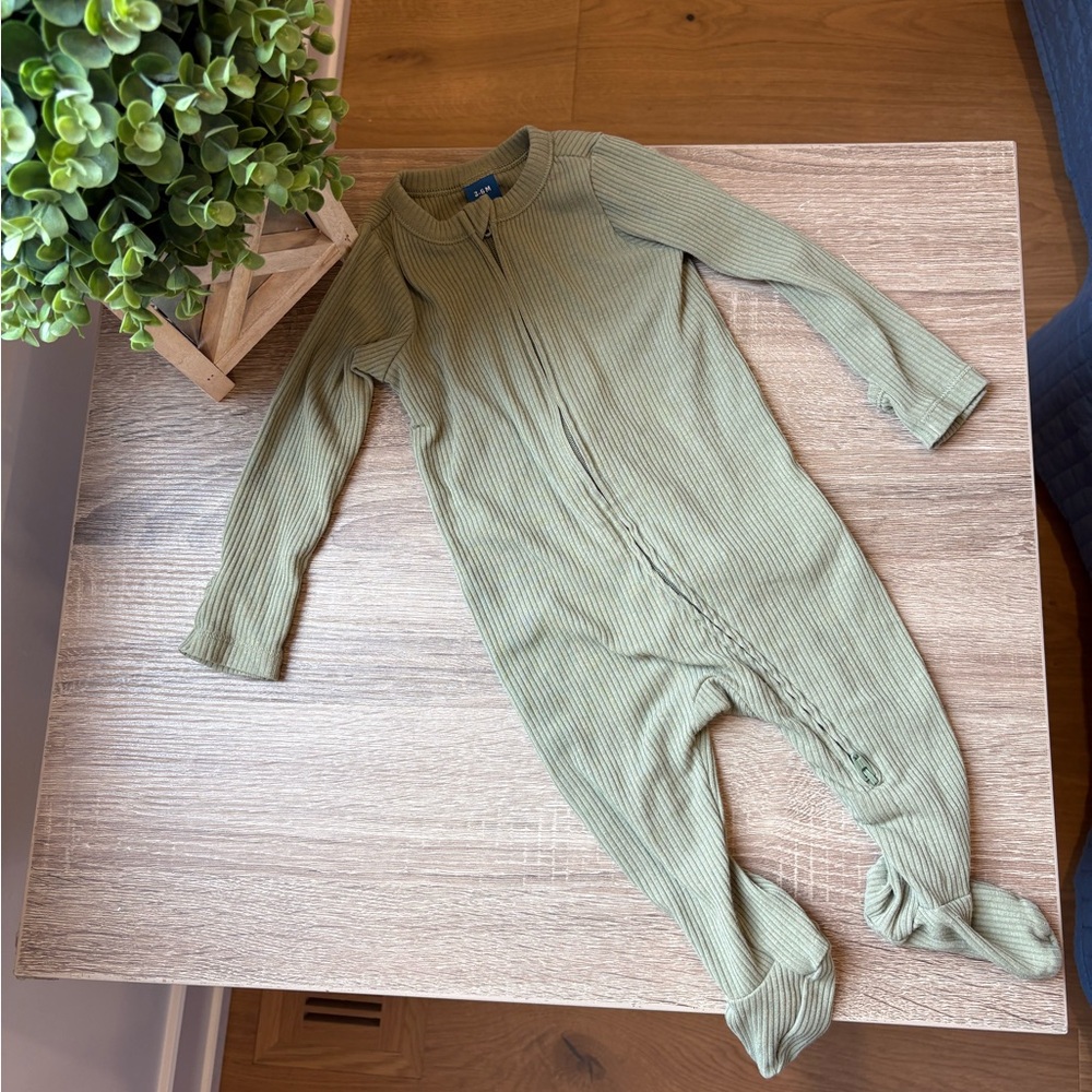 Old Navy Ribbed Olive Kids Footie